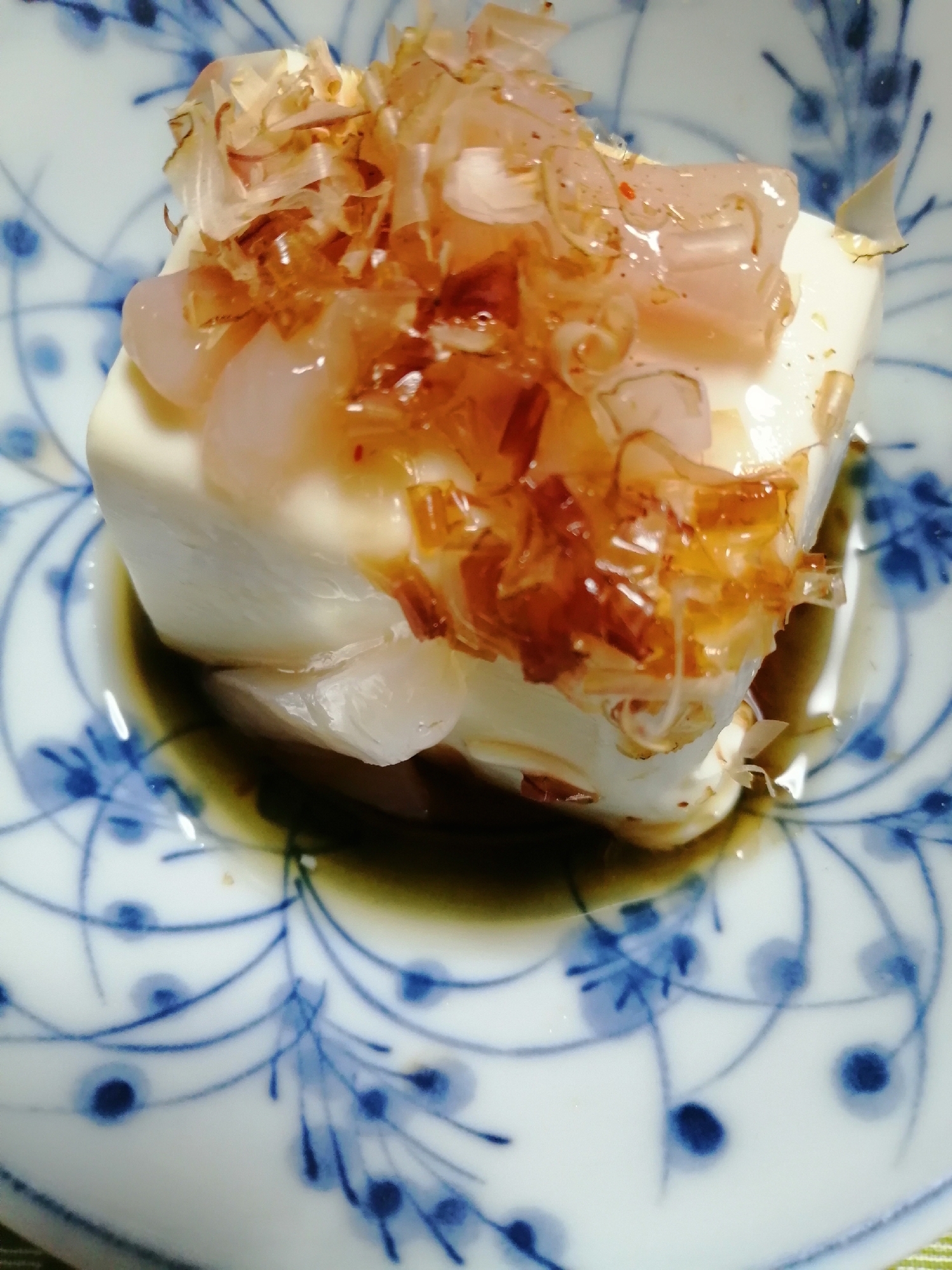 イカの塩辛と鰹節とめんつゆかけ冷奴