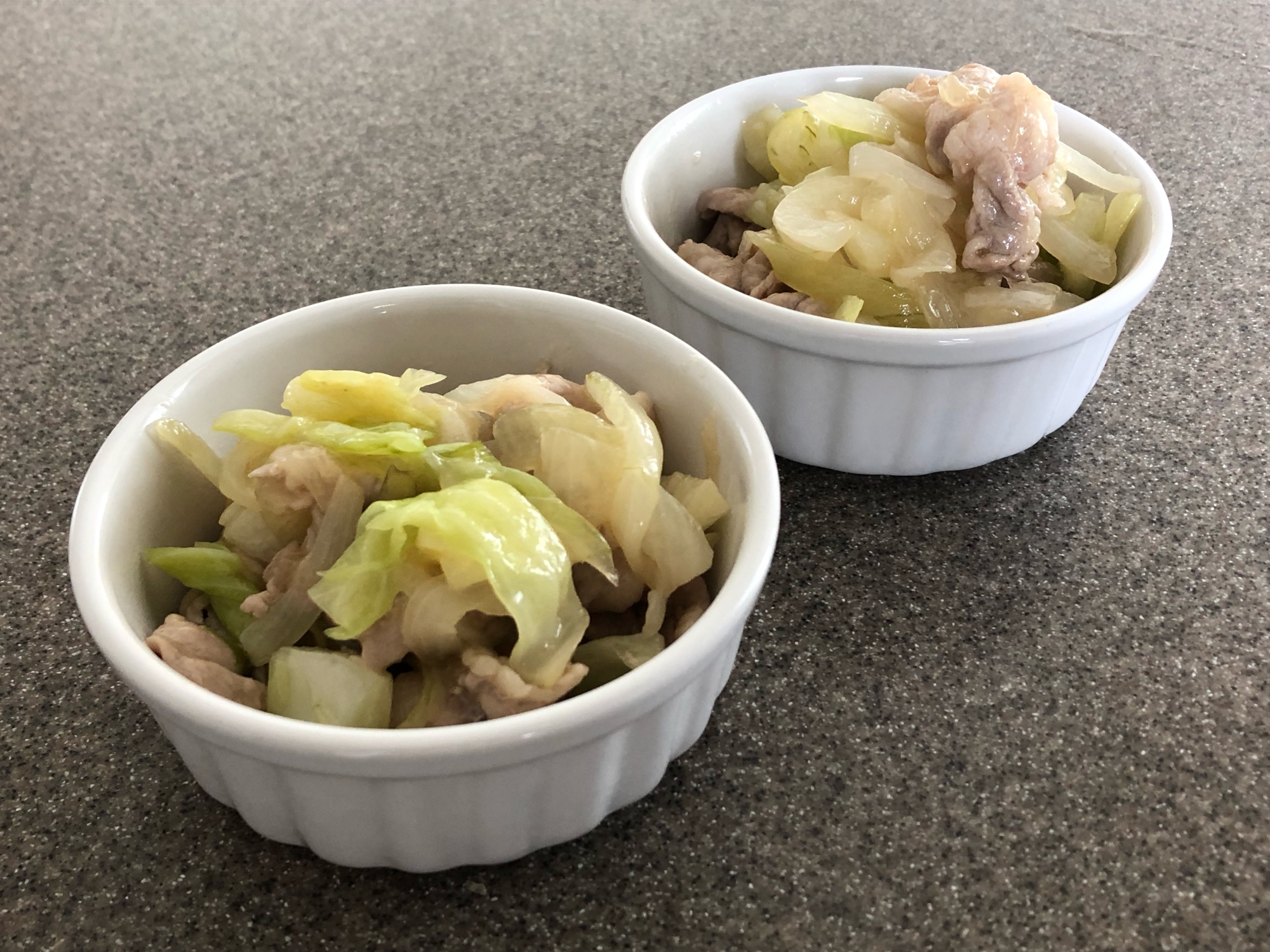 鶏がらスープの素とにんにくチューブの肉野菜炒め レシピ 作り方 By ちぃころ 楽天レシピ