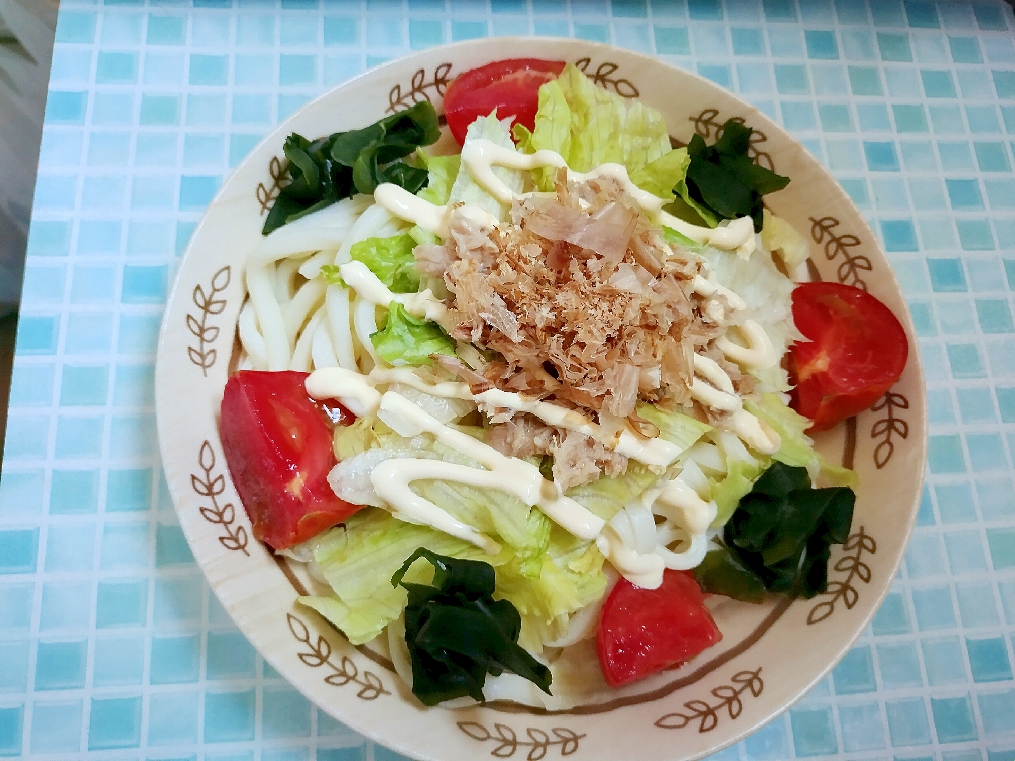 トマトとわかめのツナサラダうどん