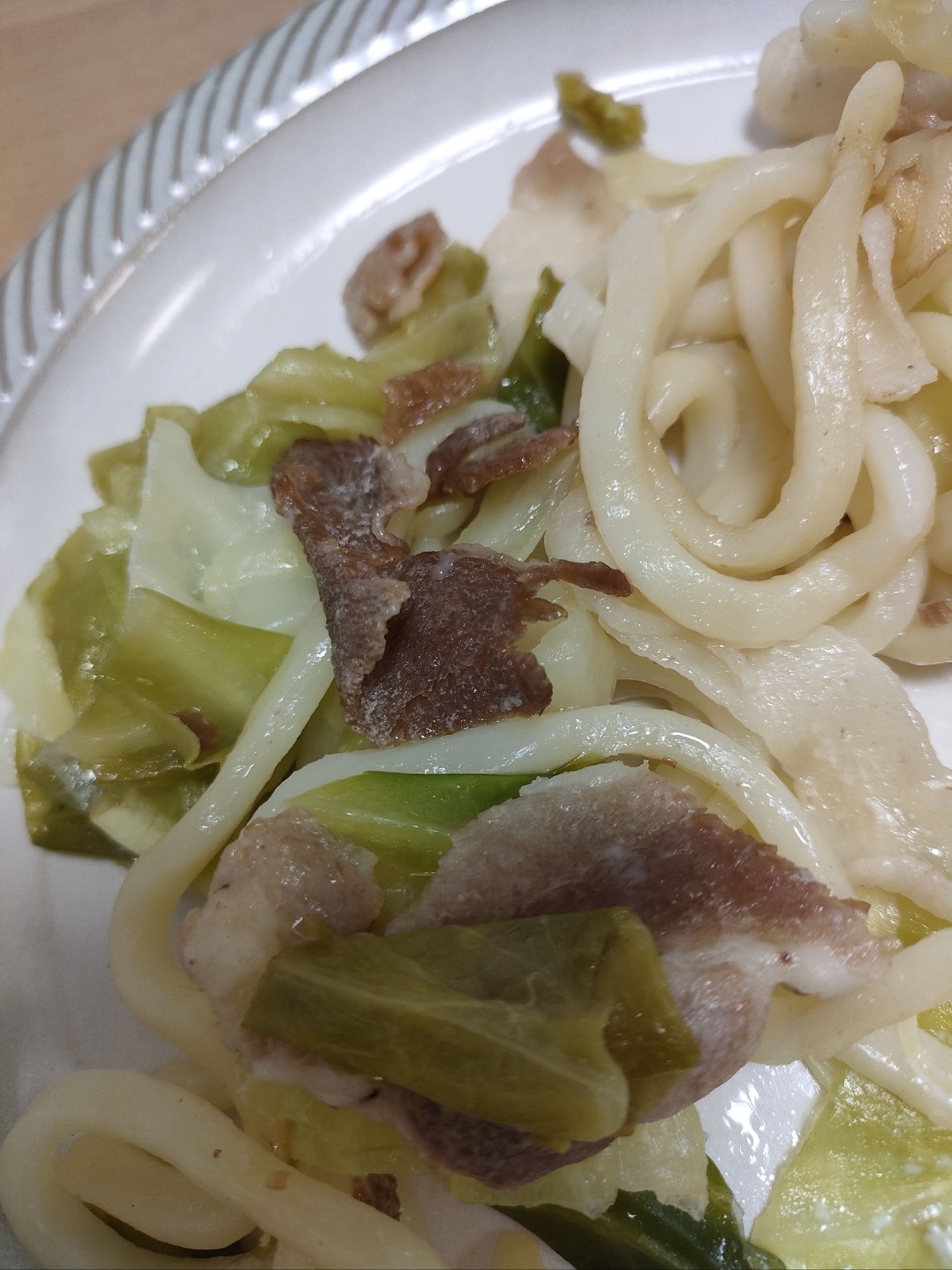 キャベツと豚肉の焼きうどん