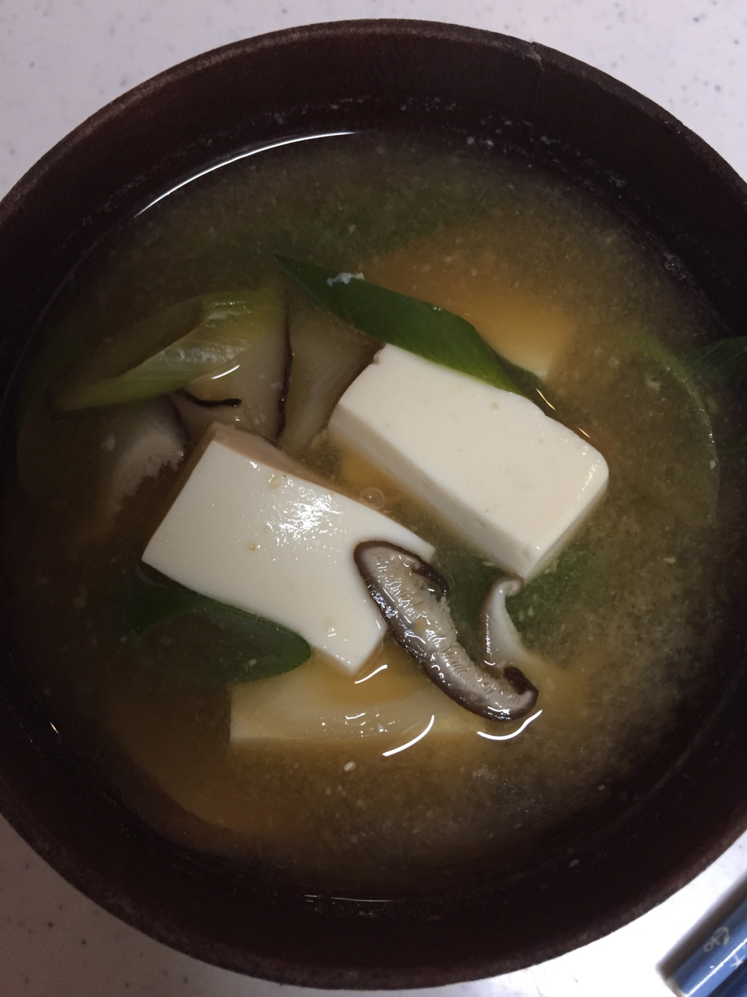 豆腐と椎茸のおみそ汁