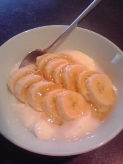 朝食にいただきました！バナナとハチミツがヨーグルトに良く合って美味しいですね♪ごちそうさまでした＾＾
