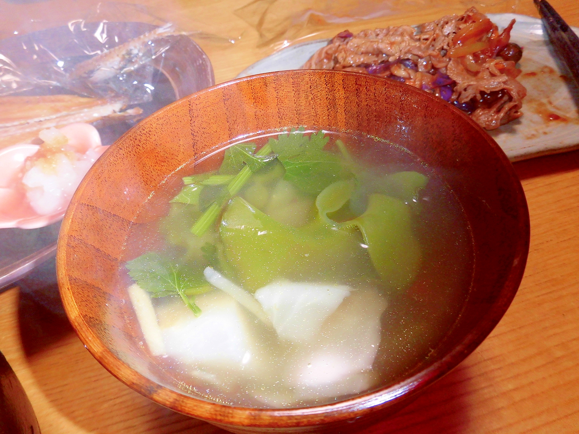 茎若芽と蕪の胡麻油醤油スープ