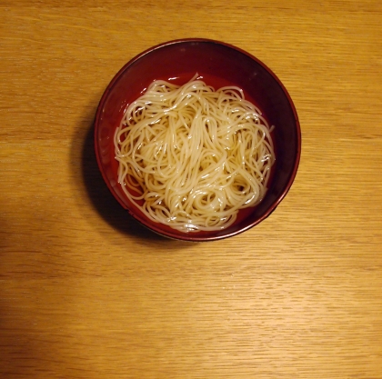 うどんが無かったので、ぶっかけ素麺で頂きました
美味しいおだしで、お素麺にも合いました
ご馳走様でした