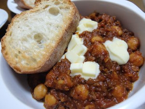 フランスパンとチーズをそえて。野菜と豆がたくさん食べられておいしくて、いいメニューですね＾＾　また作ります、ごちそうさまでした♪