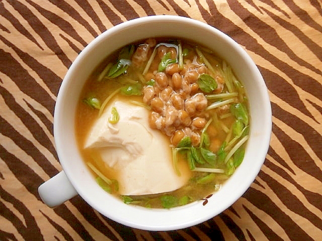 朝食にコレ１杯！豆腐と納豆のぶっかけ味噌汁