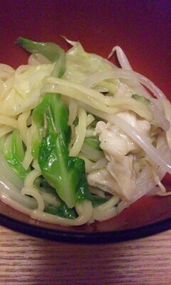 麺にこしがあって美味しいですね！
煮込みラーメン大好きです(^-^)
ごちそうさまでした☆