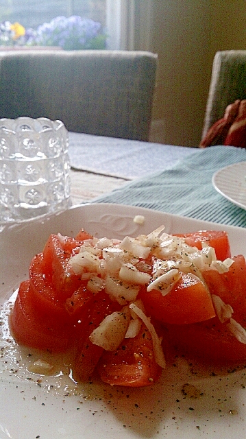 トマトと玉ねぎの柚子こしょうサラダ