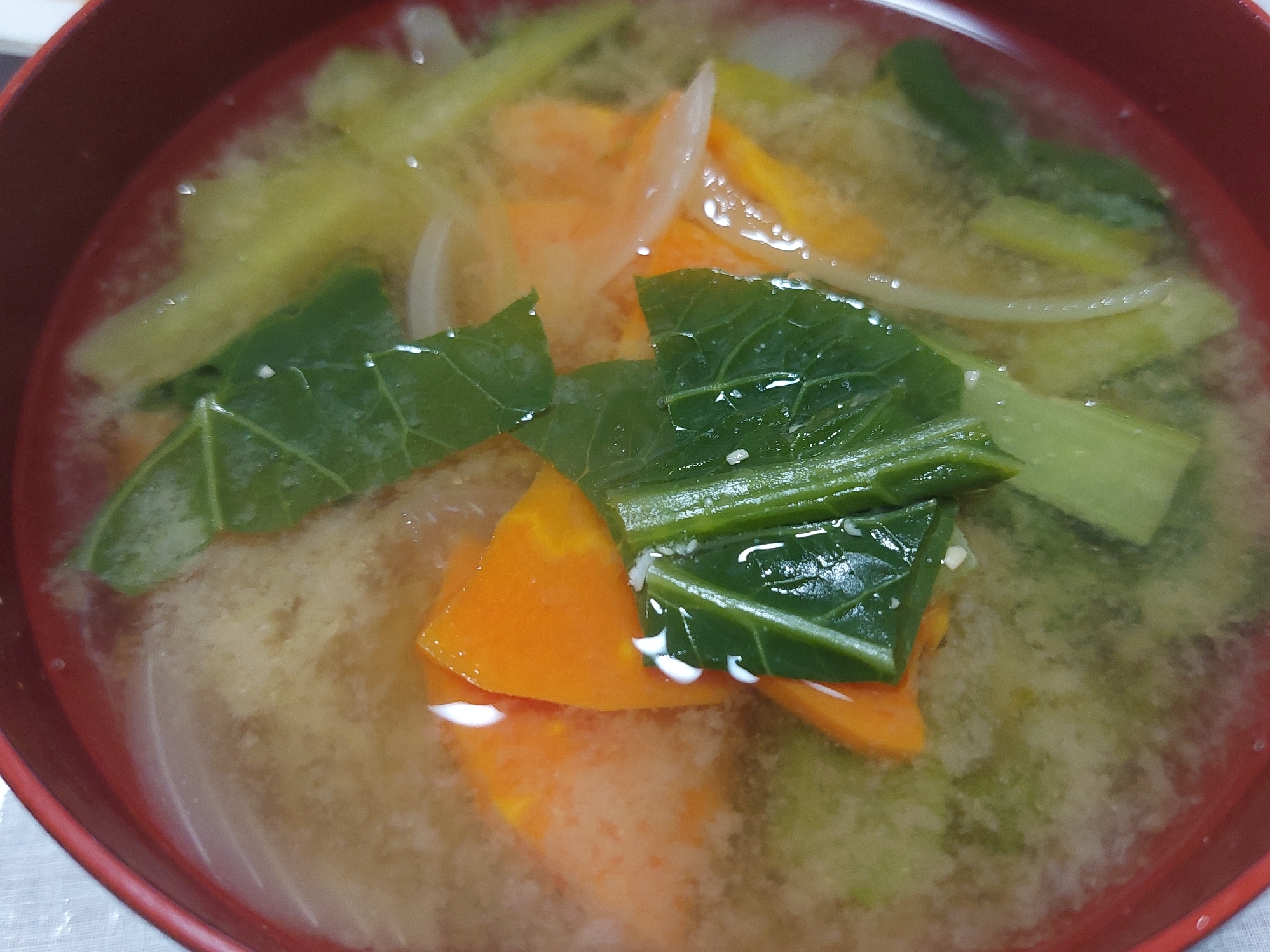 小松菜と人参と玉ねぎの味噌汁
