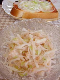カニカマと大根のうま塩ヨーグルトドレッシングサラダ