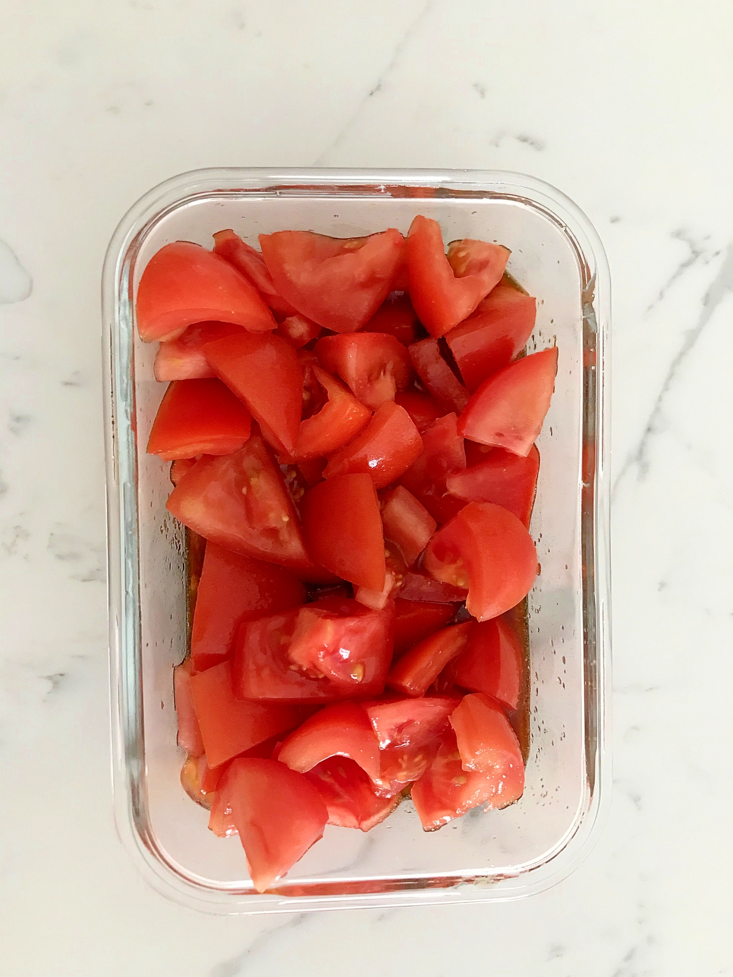 簡単おいしいにんにくトマトのマリネ