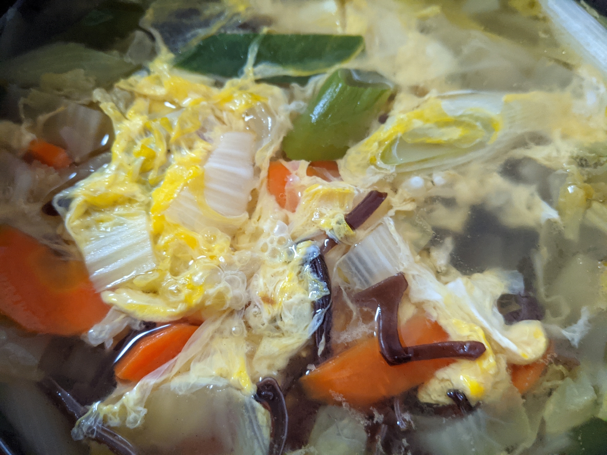 白ネギ人参白菜きくらげ卵の中華スープ