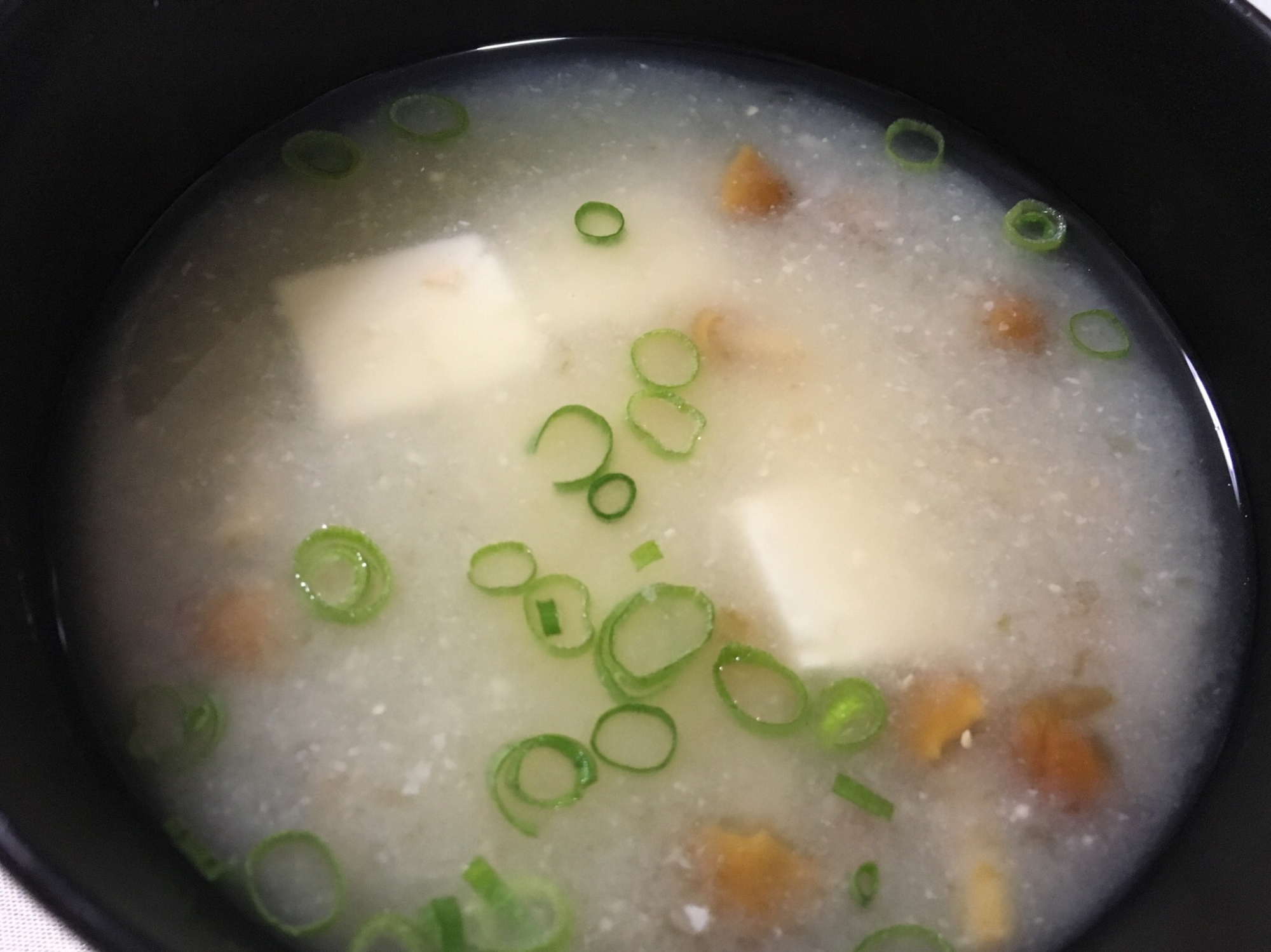 朝ごはんに簡単^ ^なめこと豆腐の味噌汁