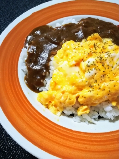 残ったカレーで☆とろとろスクランブルエッグカレー