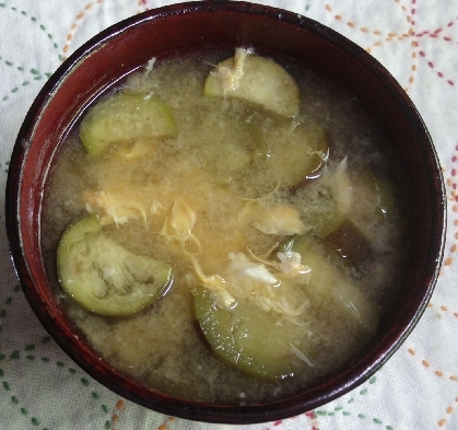 ナスと卵の味噌汁