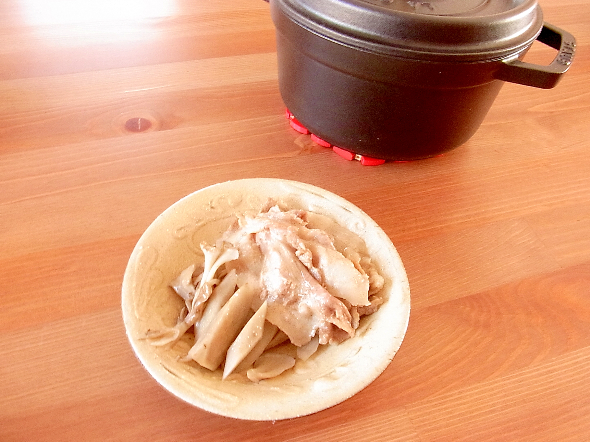簡単☆ストウブ鍋でごぼうと舞茸と豚肉のシンプル蒸し
