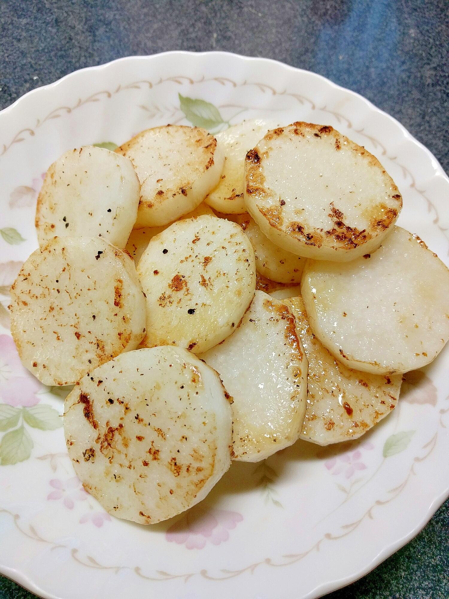 切って焼くだけでいつもと違う!サクサク山芋ステーキ