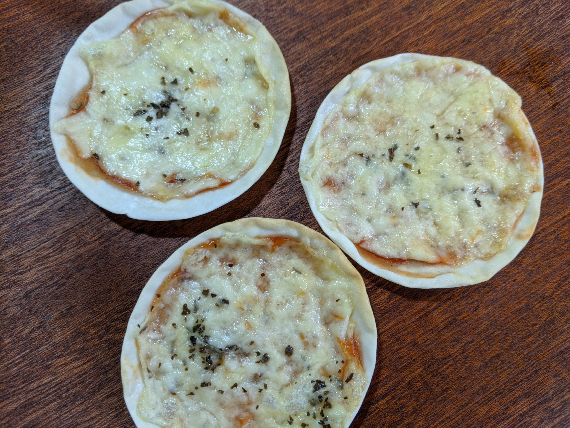 餃子の皮でチーズピザ