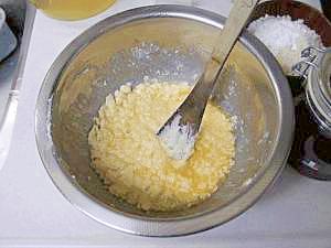 大失敗 バターに卵を混ぜるとき分離しないために レシピ 作り方 By Meacat 楽天レシピ