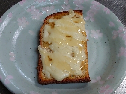 チーズとはちみつの甘じょっぱい感じが美味しくて、おつまみにいただきました。ごちそうさまでした。