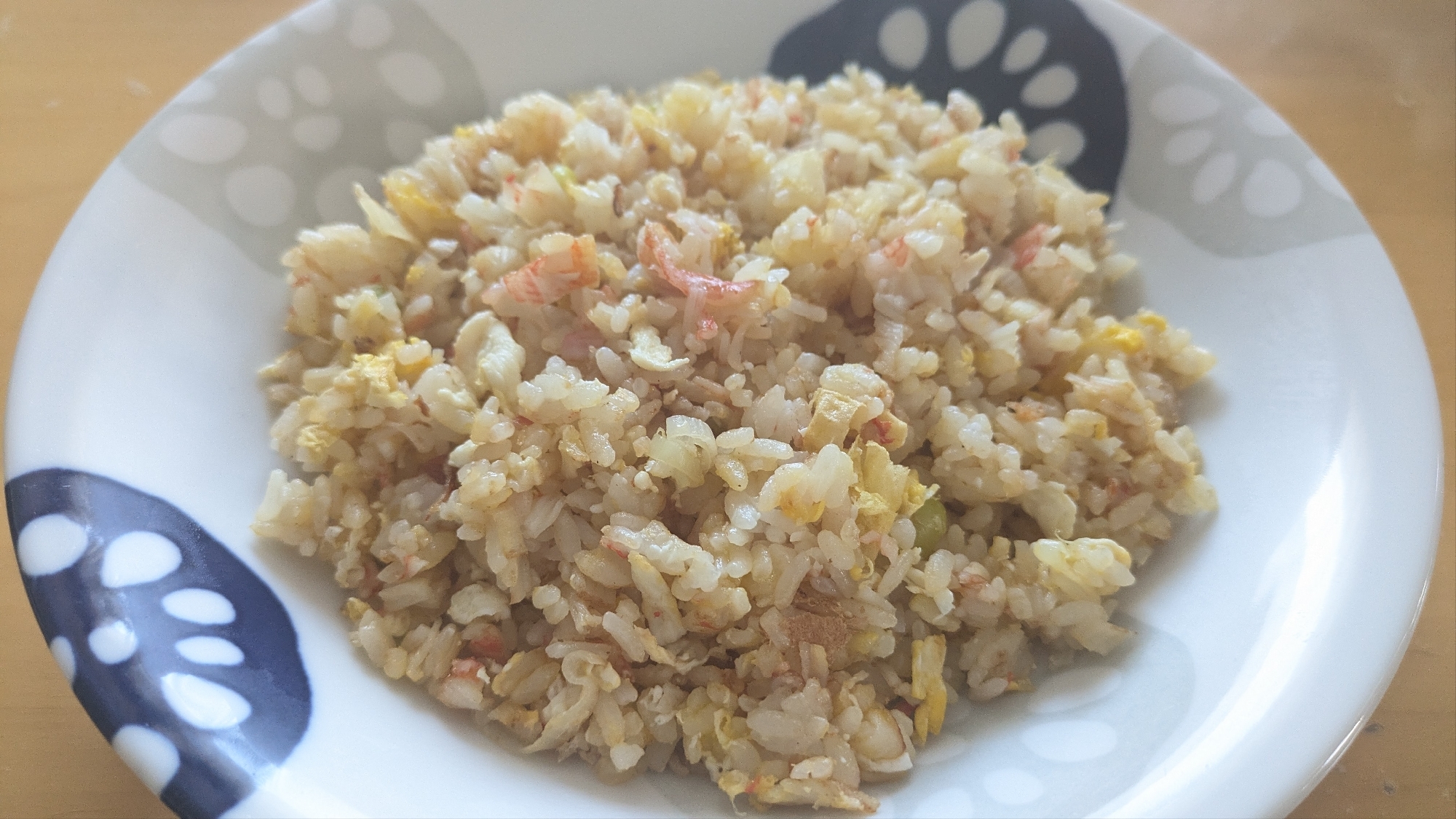 ズボラのカニカマと長ネギと卵だけのチャーハン