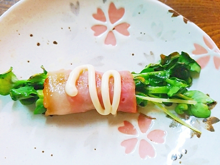 お弁当に☆カイワレ大根のベーコン巻き