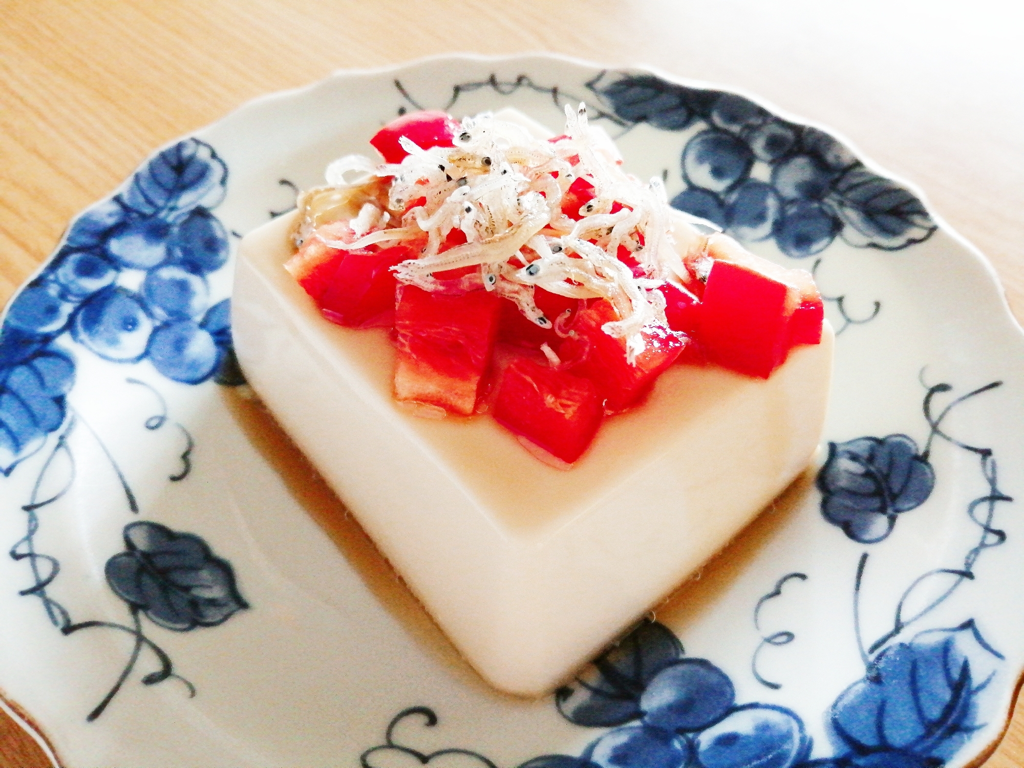 パプリカとちりめんじゃこの冷奴