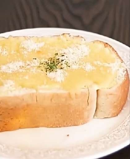 チーズトーストアレンジ 梨のせてシナモンかけて
