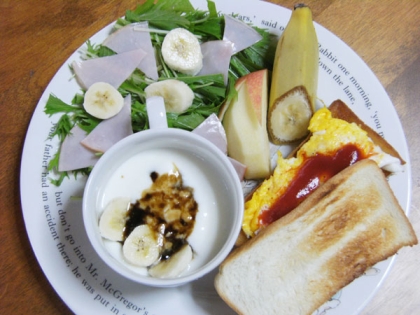 豪華に再現！野菜が水菜で、キウイがリンゴだけど（汗）。で、うさぎリンゴにしたけど、いじましい努力だわ～（笑）。けど、美味しく頂きました↑↑↑ご馳走様でした～♪