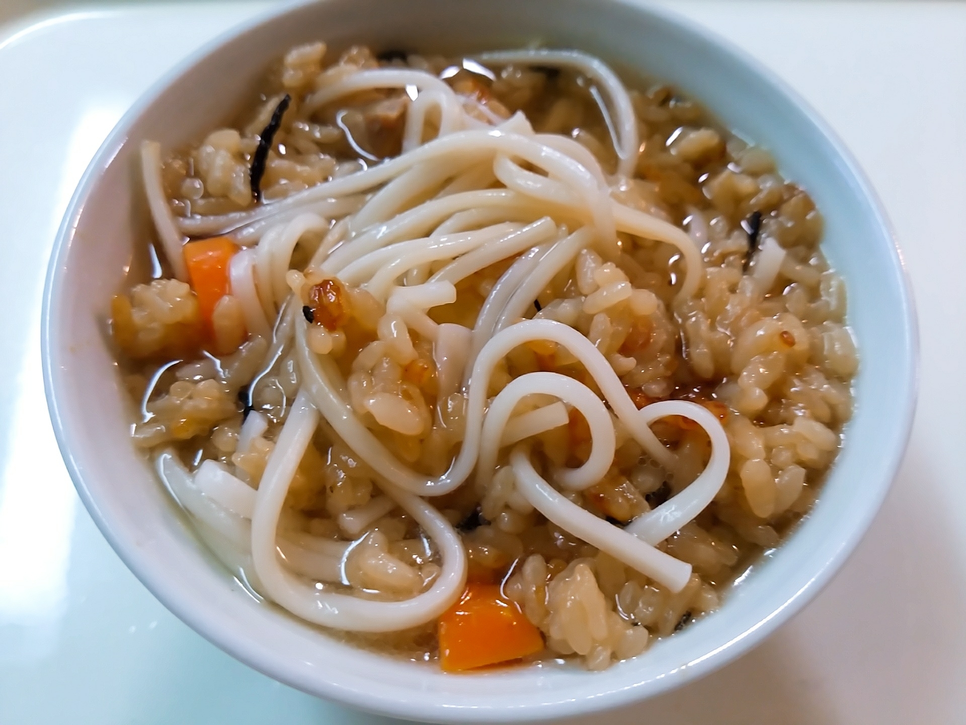 炊き込みご飯と素麺の冷やし出汁茶漬け