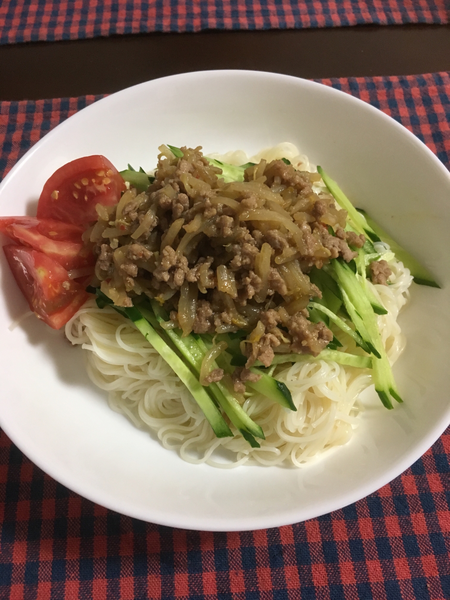 そうめんで作るもやしでかさ増しジャージャー麺