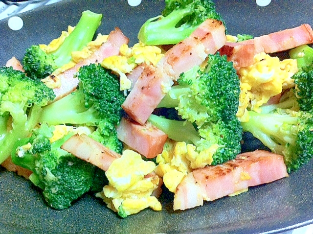 簡単 ブロッコリーとベーコンの卵炒め レシピ 作り方 By かにちゃん357 楽天レシピ