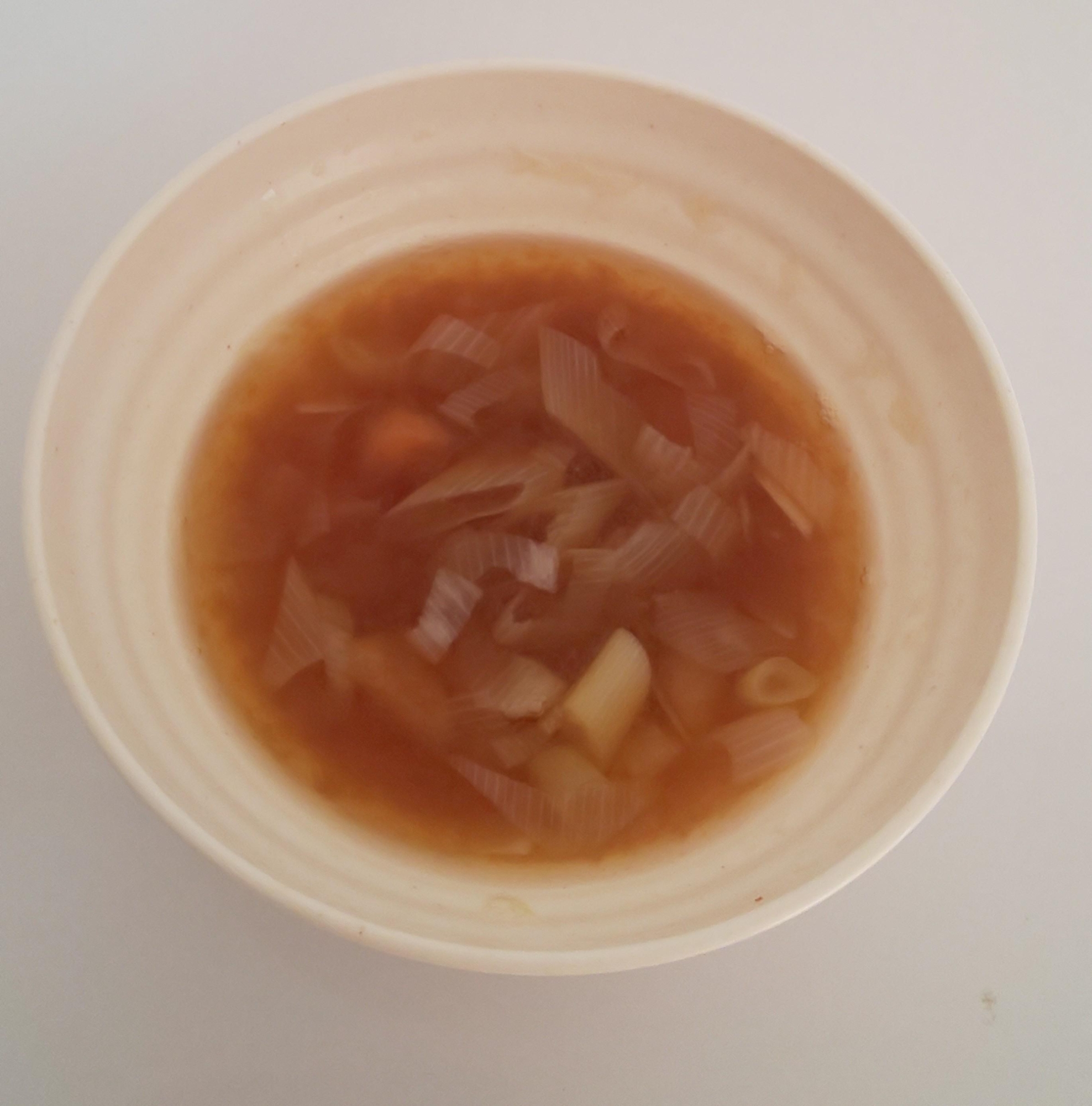 にんじんとネギの味噌汁
