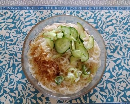 そうめん 素麺 ( きゅうり ネギ 鰹節 ごま )