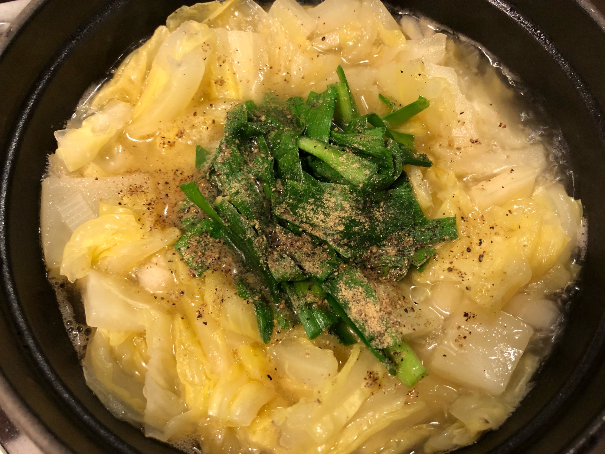 野菜たっぷり♫白菜とニラのクタクタにんにくスープ