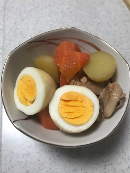 じゃがいもと鶏肉ゆで卵の煮物