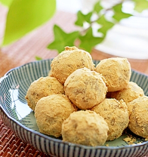 材料は2つだけ あっという間のきなこボール レシピ 作り方 By Kaoru0404 楽天レシピ 材料は2つだけ あっという間のきなこボール レシピ 作り方 By Kaoru0404 楽天レシピ