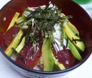 まぐろの漬け丼・アボカド入り