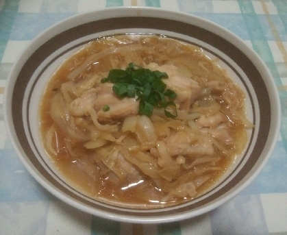 卵とじをしない親子丼っぽい味つけですぬ。野菜がたっぷり摂れて、美味しかったです。