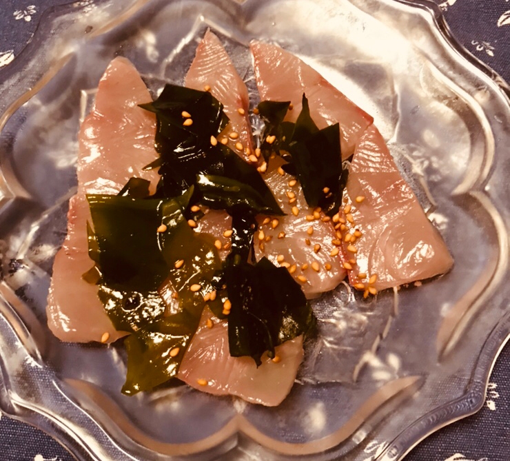 ヒラマサとワカメのカルパッチョ