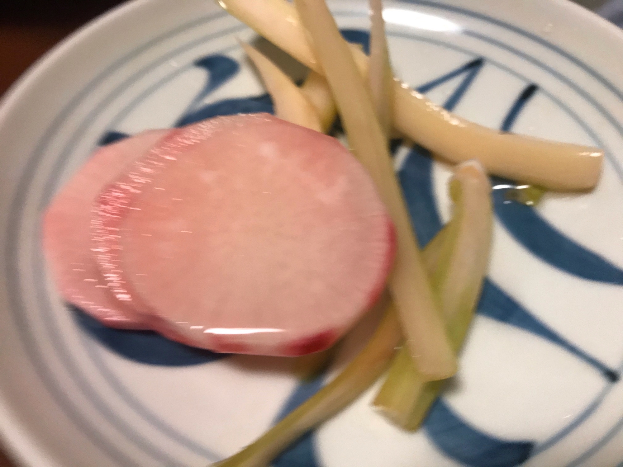 彩り良し！サラダ大根のピクルス