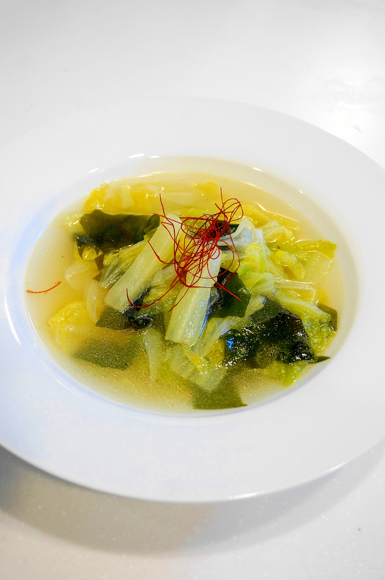 野菜の甘み＆旨味が優しい！白菜とワカメの中華スープ