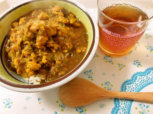 フードプロセッサーで葉物野菜のチキンカレー