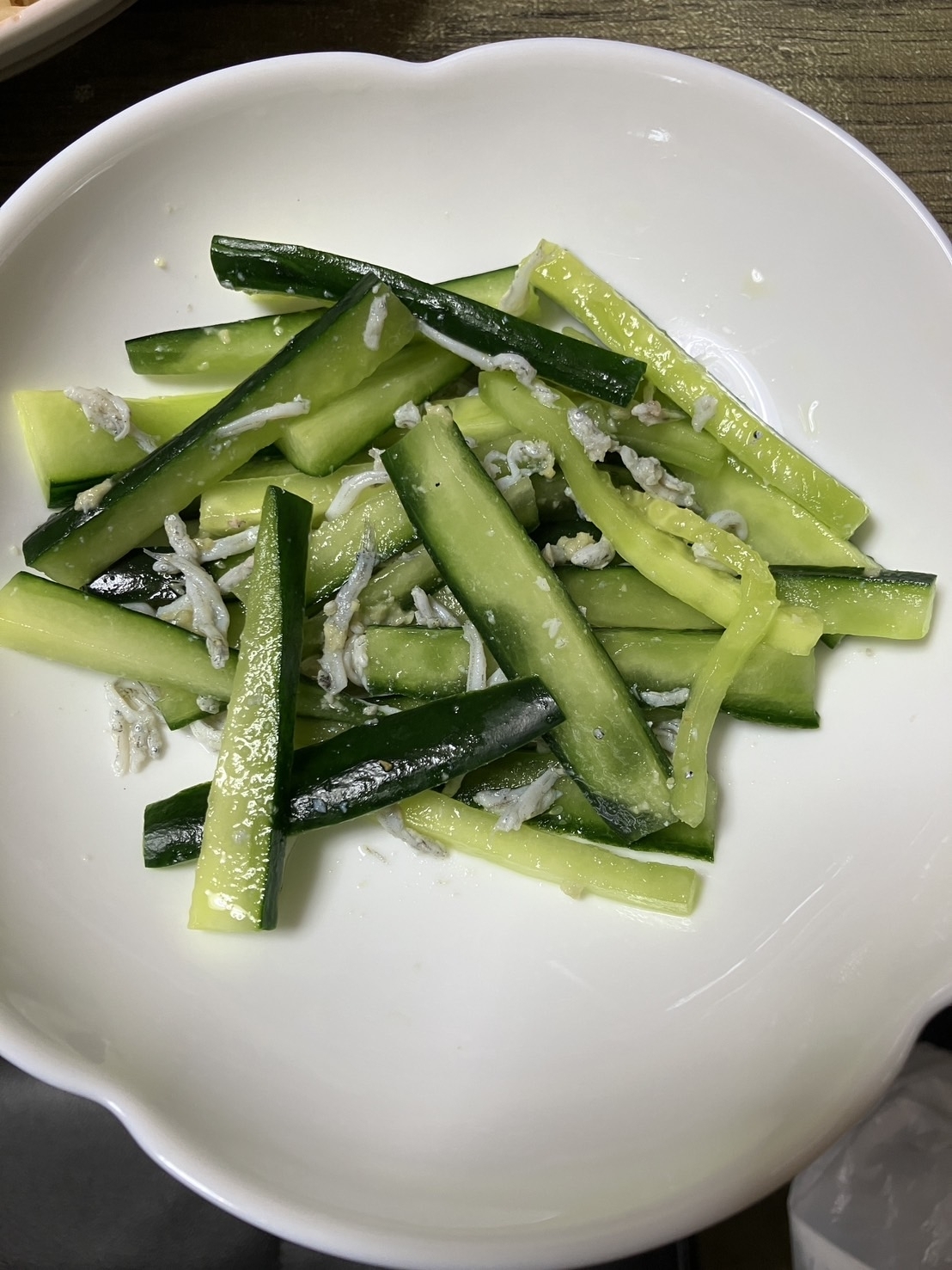 釜揚げシラスとキュウリのワサビ塩揉み