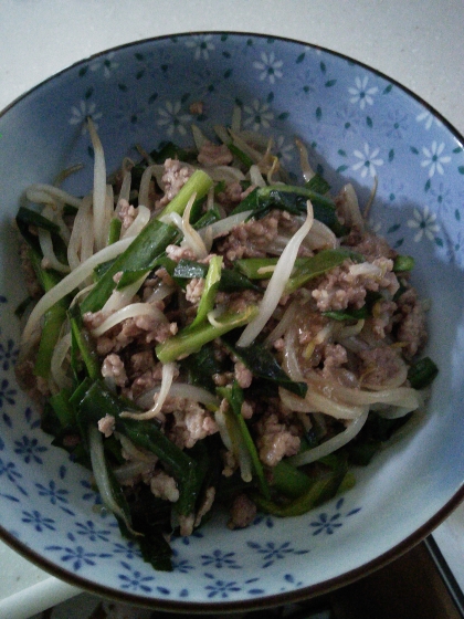 定番おかず　豚ひき肉とニラもやし​炒め