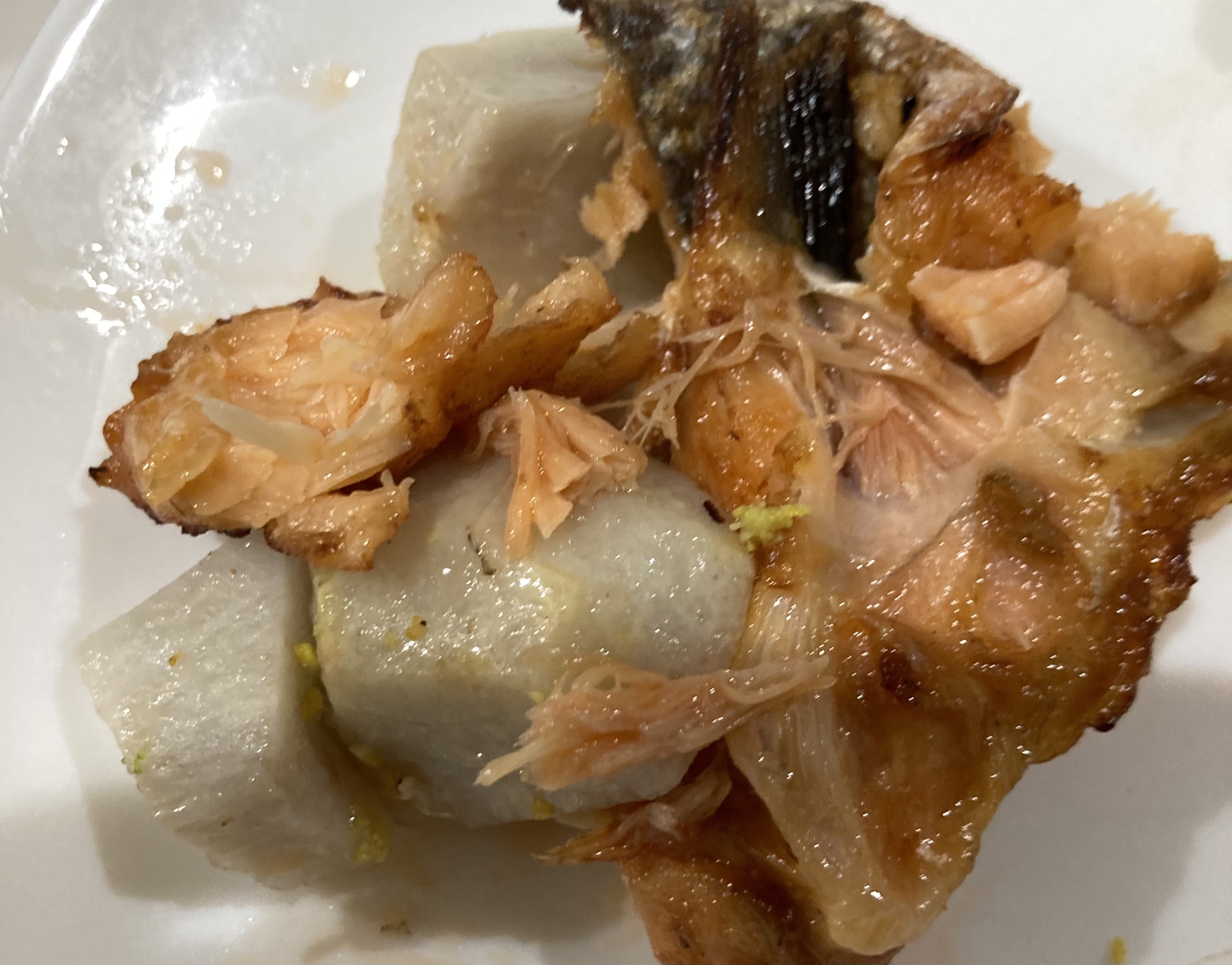 里芋と鮭のアラの簡単ごま油炒め