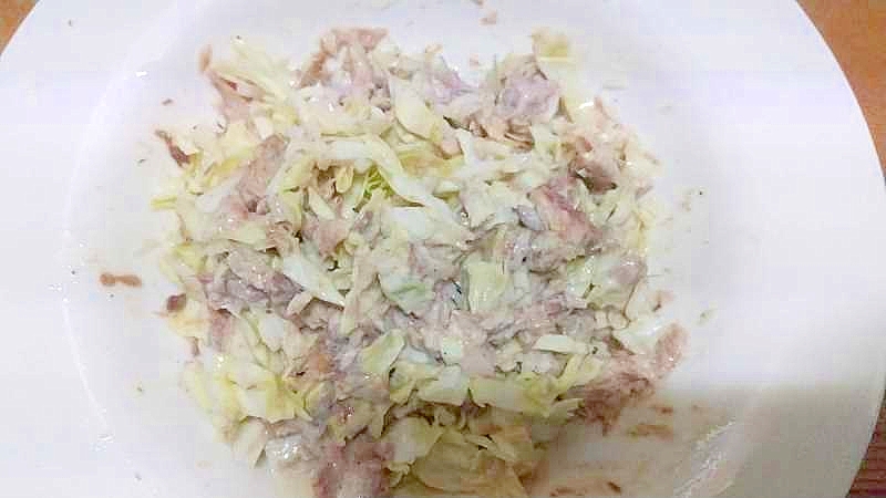 塩もみキャベツ鯖油漬け缶サラダ/にんにくマヨ