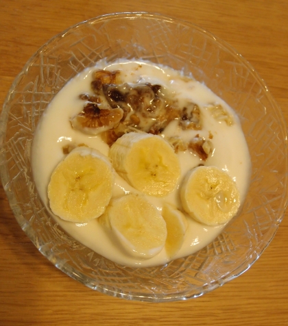 ヨーグルト・プルーン・胡桃・バナナ、好きな物ばかりで、美味しく頂きました。ご馳走様☆