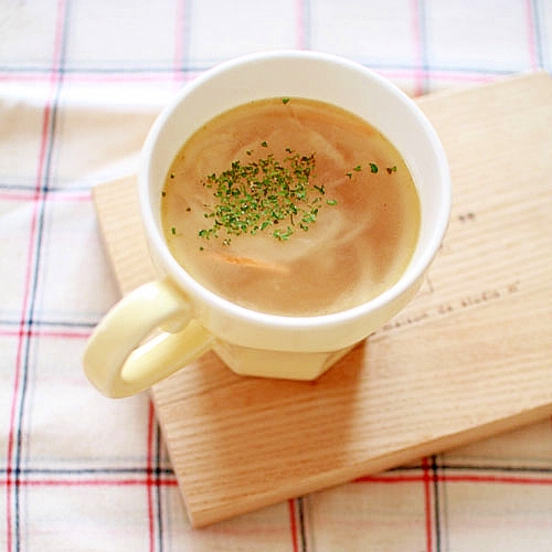 マグカップで簡単 新玉ねぎのコンソメスープ レシピ 作り方 By Unamamemo 楽天レシピ
