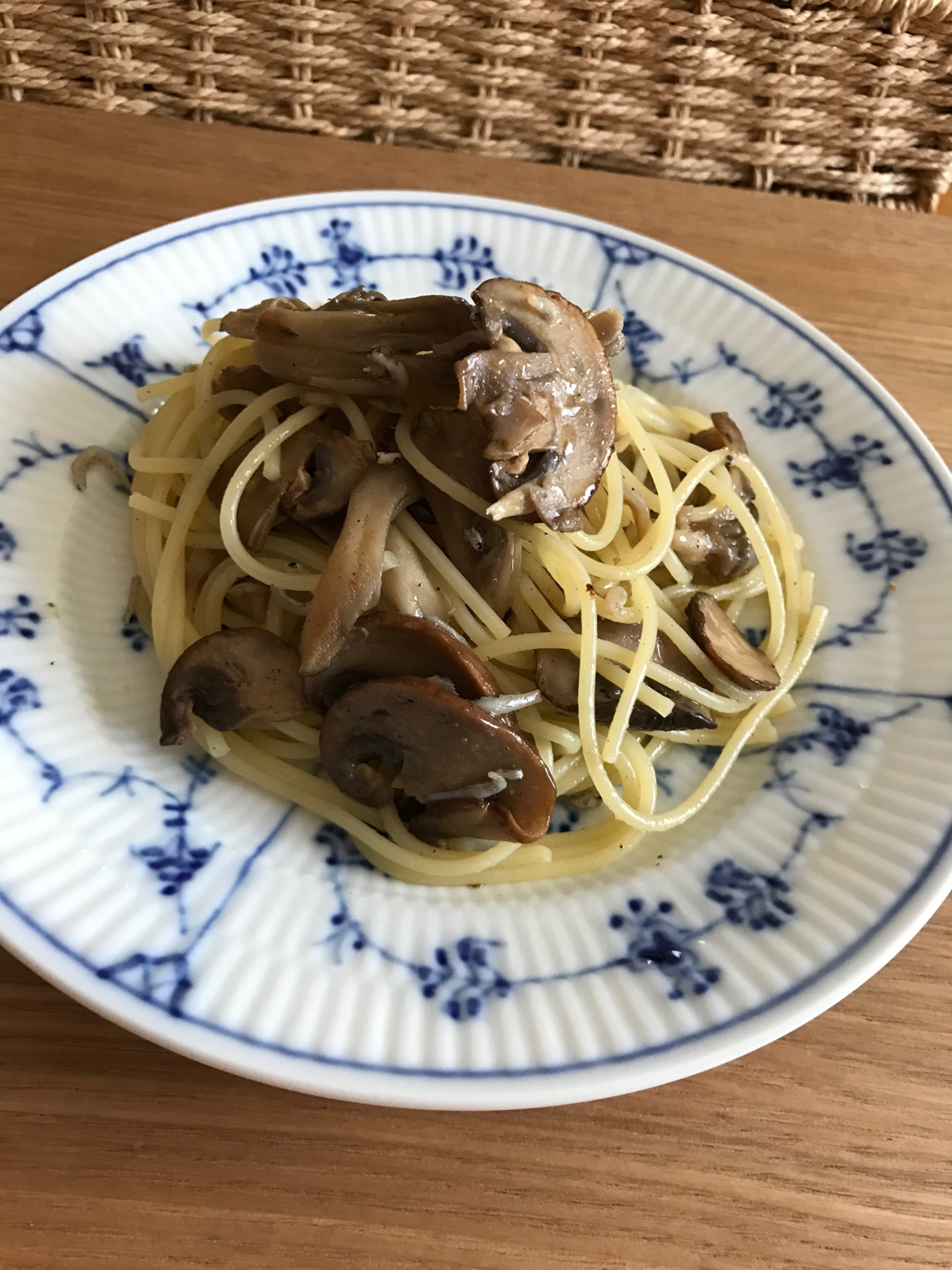 舞茸とマッシュルームのじゃこパスタ